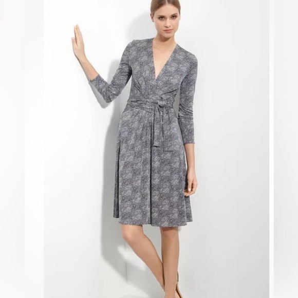 Tory Burch Vanessa Silk Wrap Dress – Size Small – EUC - Picture 3 of 9